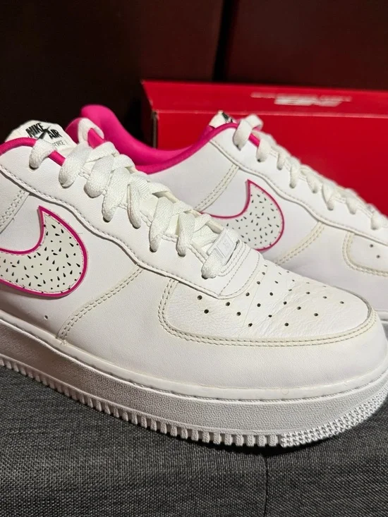 Nike White & Hot Pink Women's Low-Top Sneakers - Picture 7 of 12